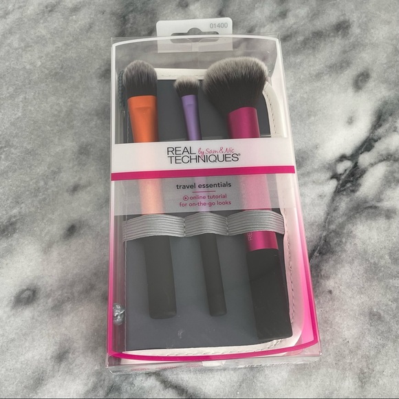 Real Techniques Travel Essentials Brush Set - Picture 1 of 2
